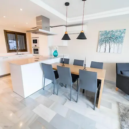 아파트 Bright Duplex In Puerto Banus With Marina Views 마르베야