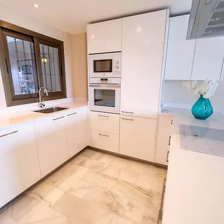 아파트 Bright Duplex In Puerto Banus With Marina Views 마르베야
